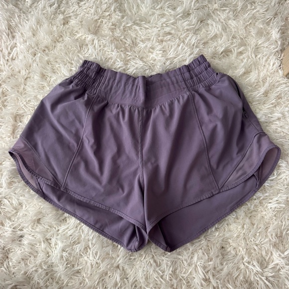 Lululemon Hotty Hot High-Rise Lined Short 2.5" Size 6 Purple Ash - Picture 5 of 6